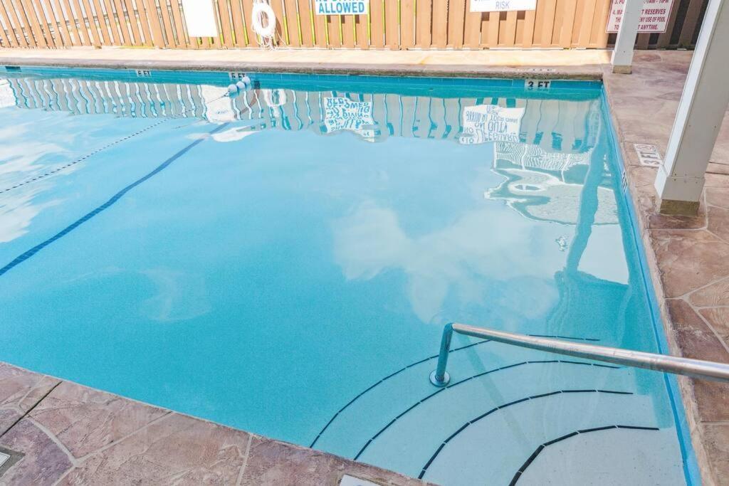 Right Across Beach Pool View Private Balcony By Zen Living Short Term Rental Myrtle Beach Dış mekan fotoğraf