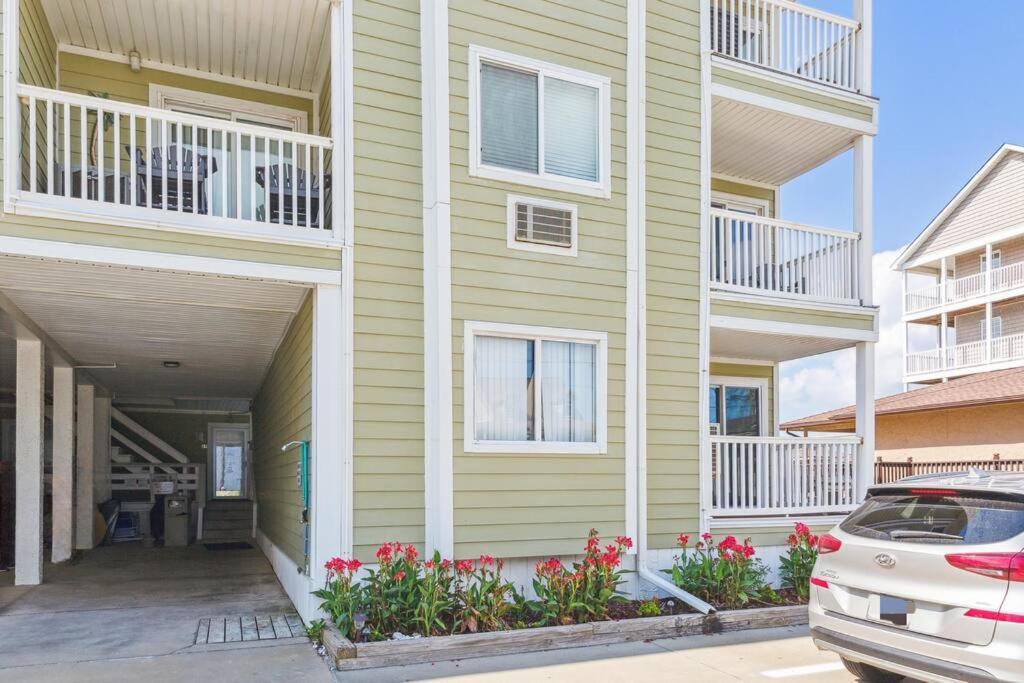 Right Across Beach Pool View Private Balcony By Zen Living Short Term Rental Myrtle Beach Dış mekan fotoğraf